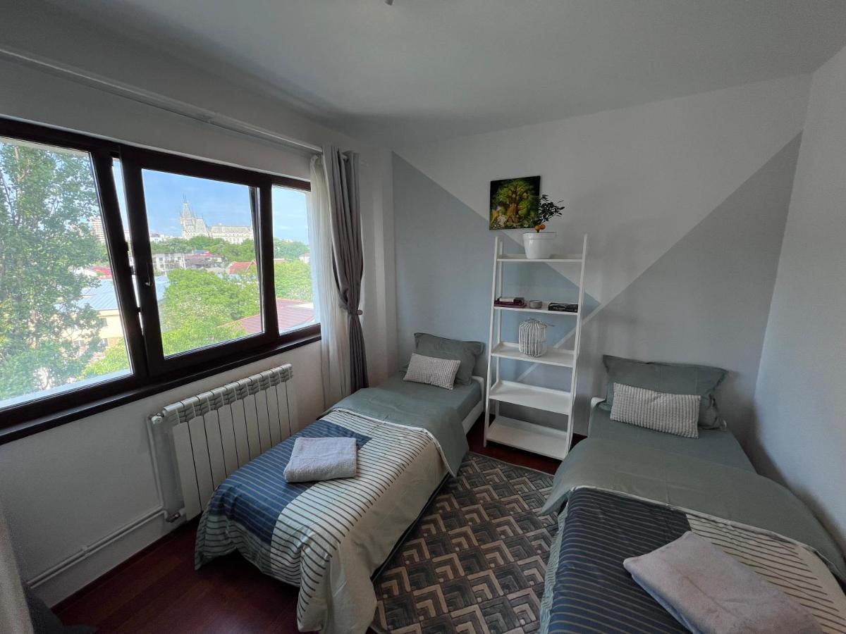 3 Rooms Apartment Palace View Iasi Buitenkant foto