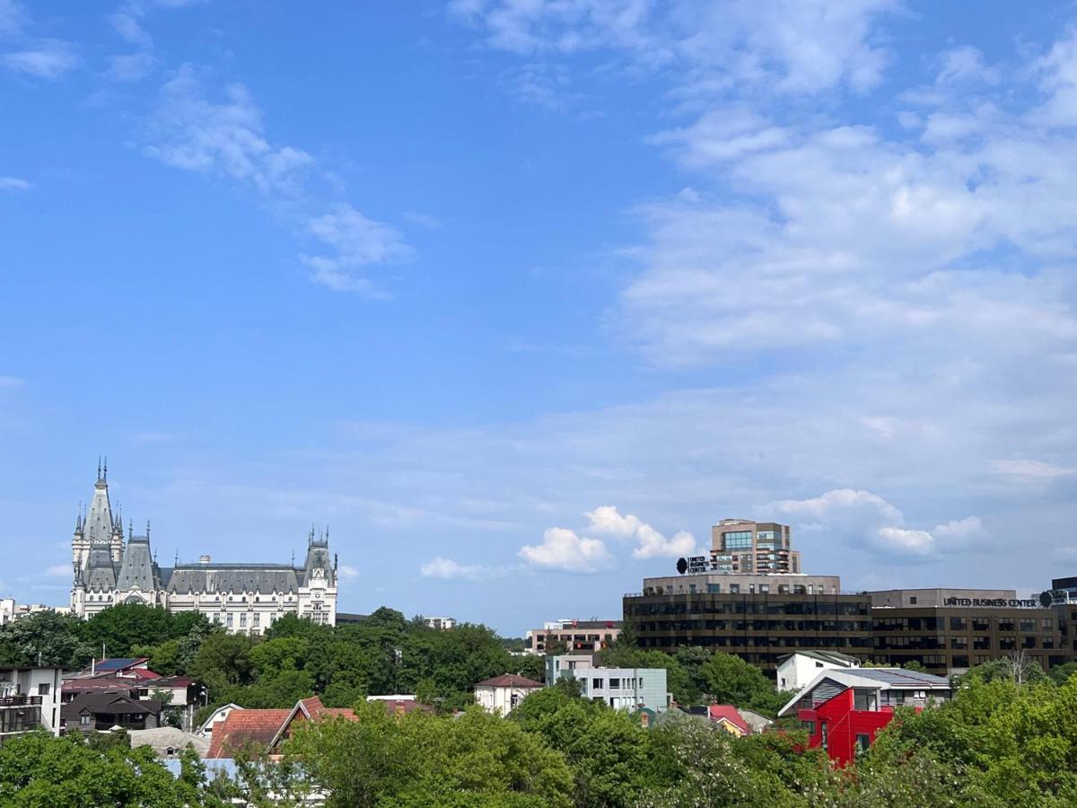 3 Rooms Apartment Palace View Iasi Buitenkant foto