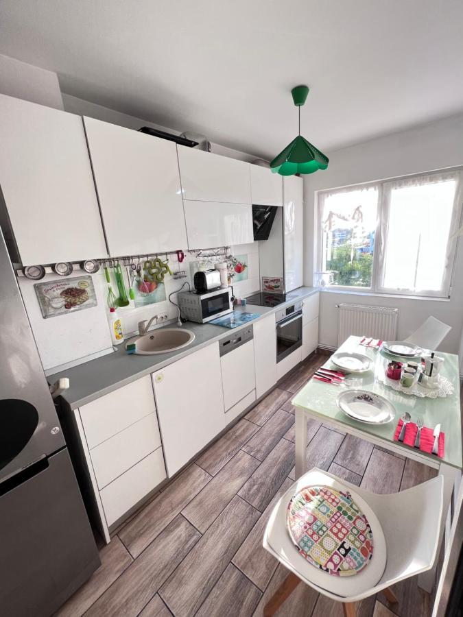3 Rooms Apartment Palace View Iasi Buitenkant foto